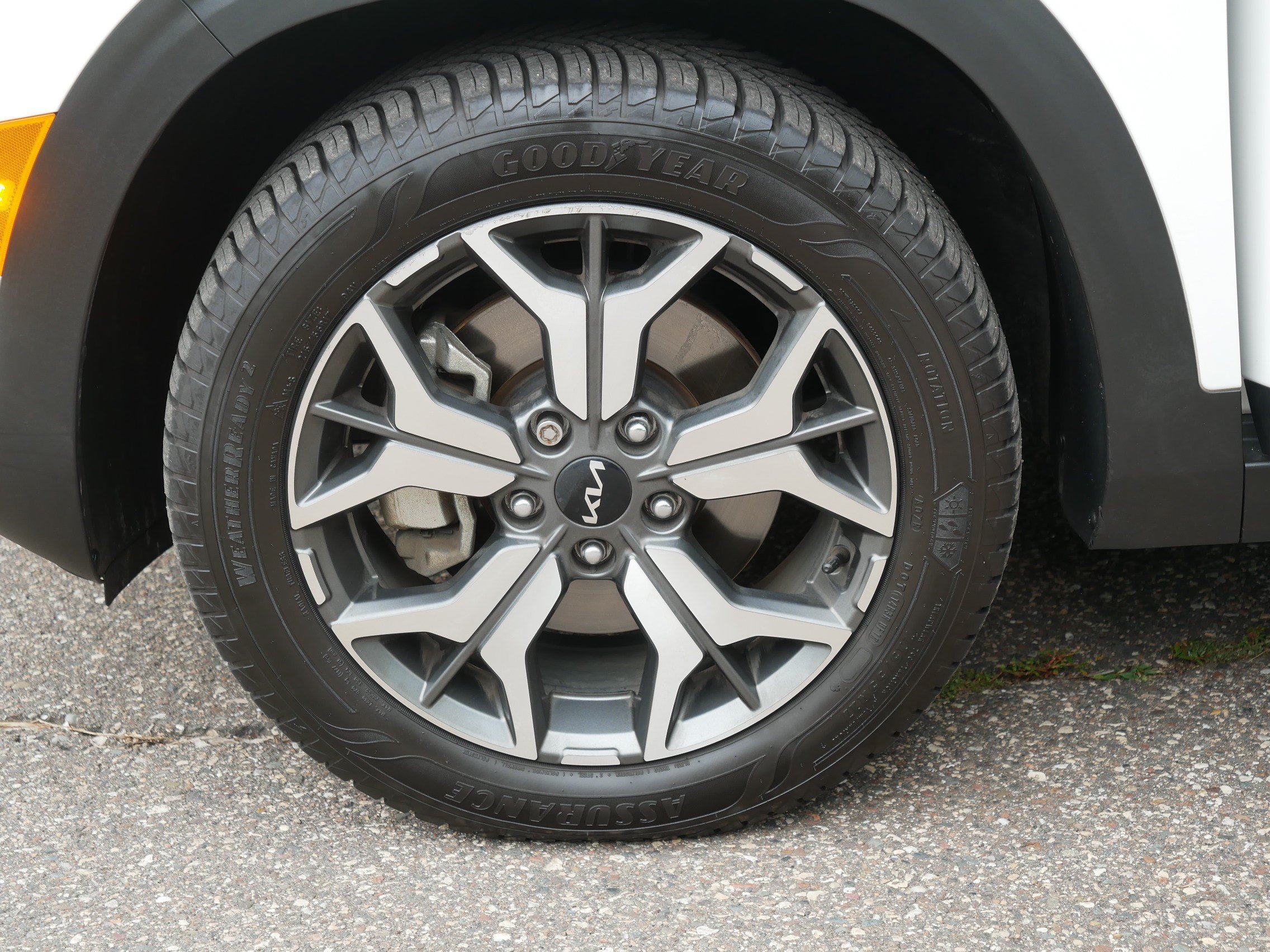 Used 2023 Snow White Pearl Kia EX image 15