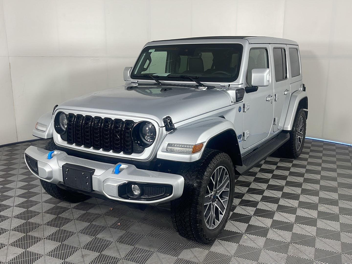 Used 2024 Silver Zynith Clearcoat Jeep High Altitude image 2