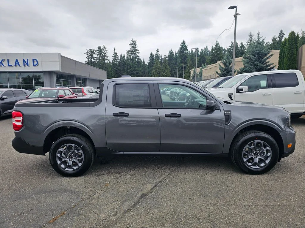 New 2025 Carbonized Gray Metallic Ford XLT image 8