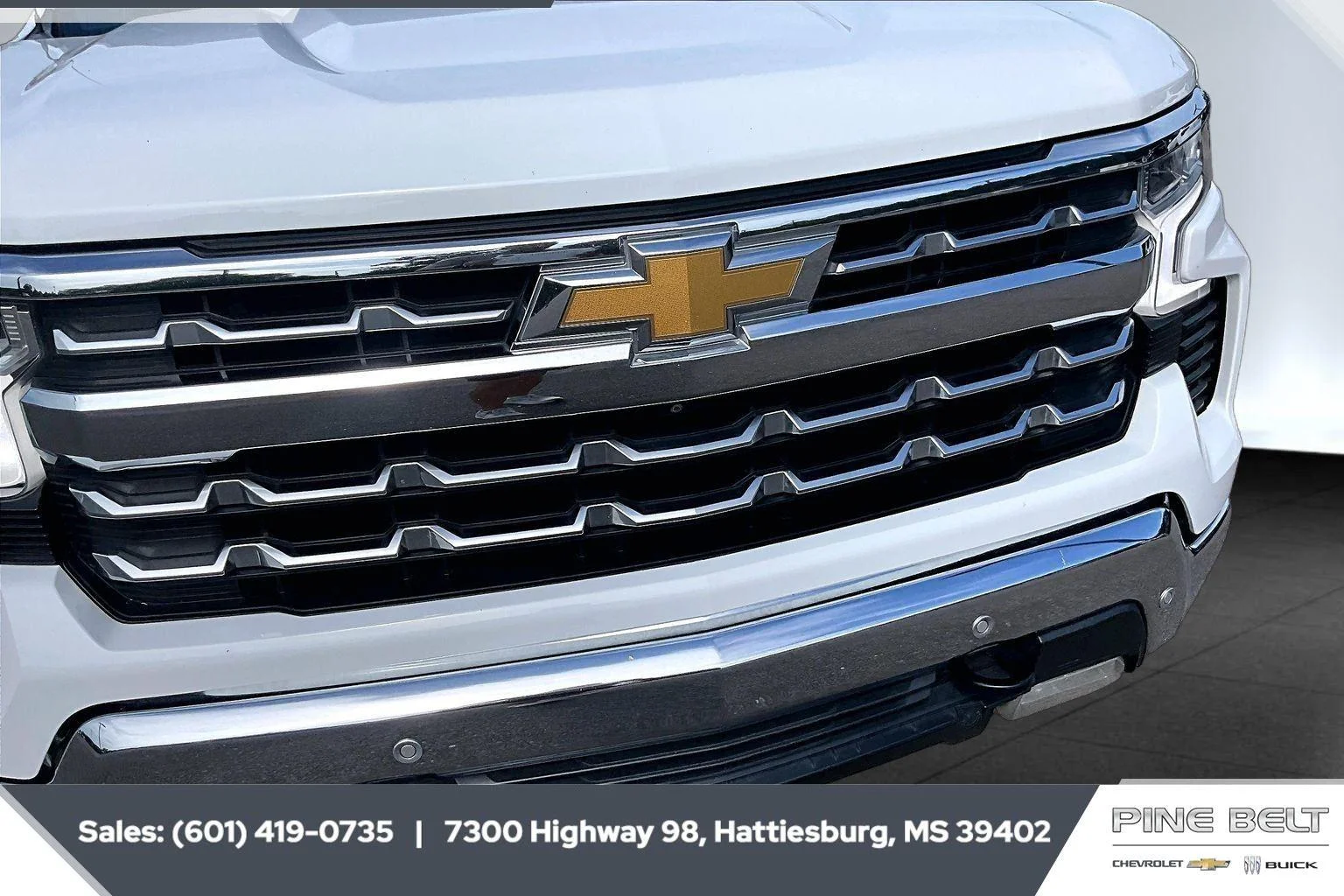 Used 2022 Summit White Chevrolet LTZ image 21