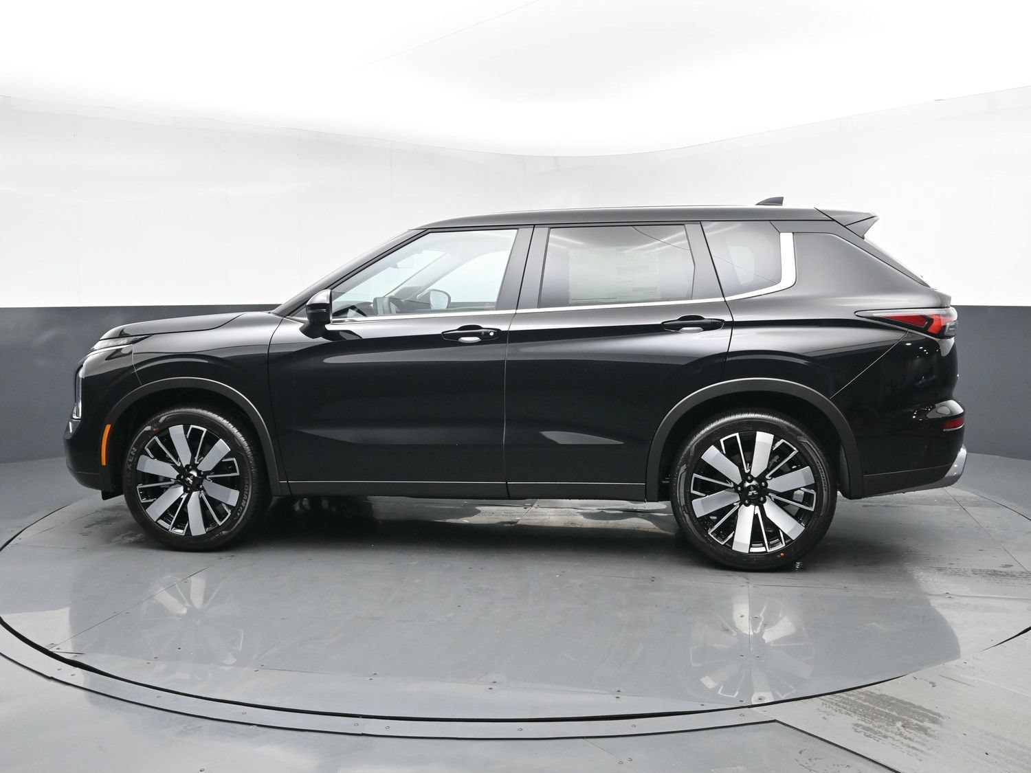 New 2026 Black Diamond Mitsubishi SE 1.5T 2WD image 4