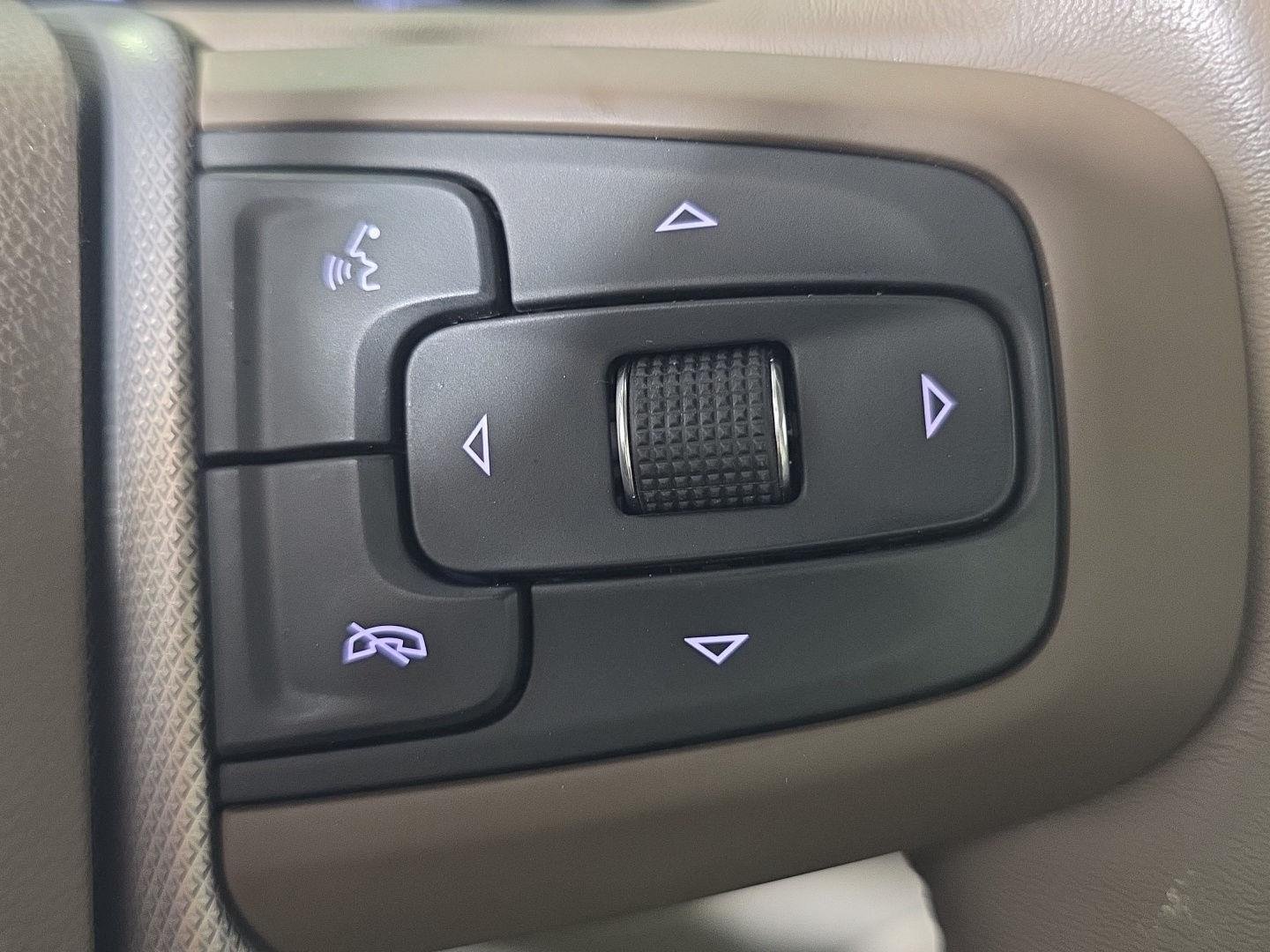 Used 2024 White Frost Tricoat GMC Denali image 20