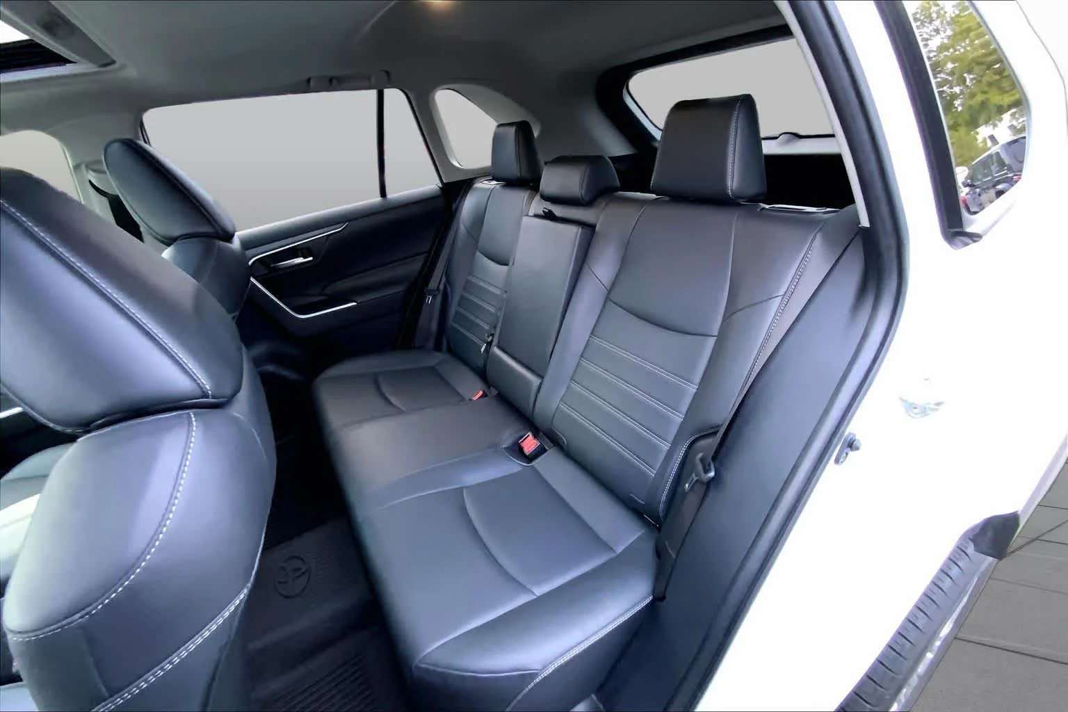 Used 2024 Wind Chill Pearl Toyota XLE Premium image 18