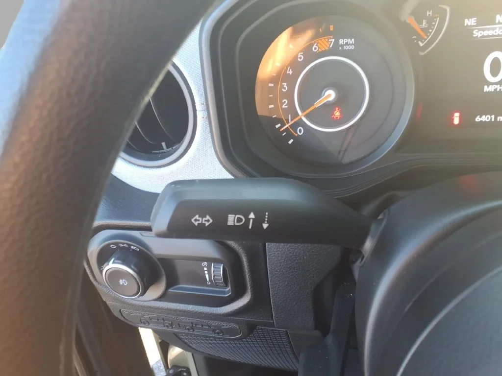 Used 2025 Green Jeep Sport image 19