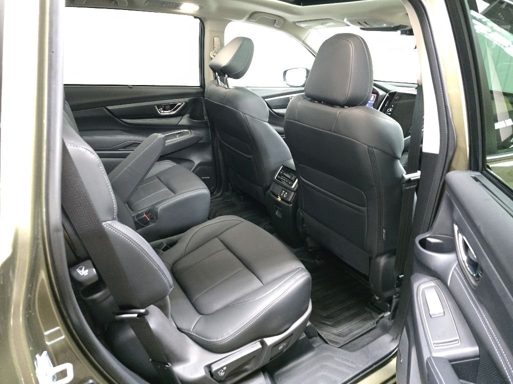 2025 Subaru Ascent Limited - Photo 18
