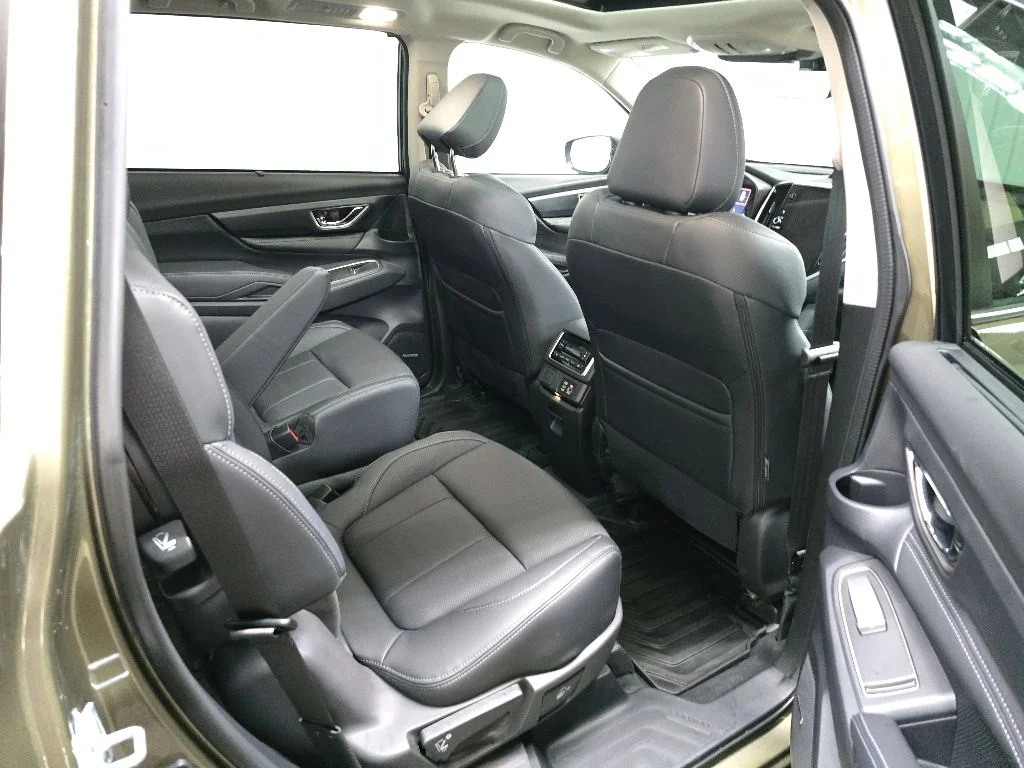 Used 2025 Green Metallic Subaru Limited image 18