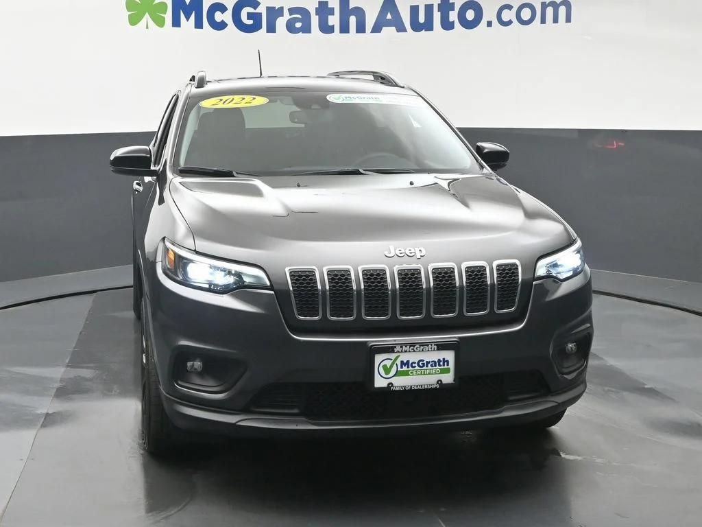 Used 2022 Gray Jeep Latitude Lux image 6