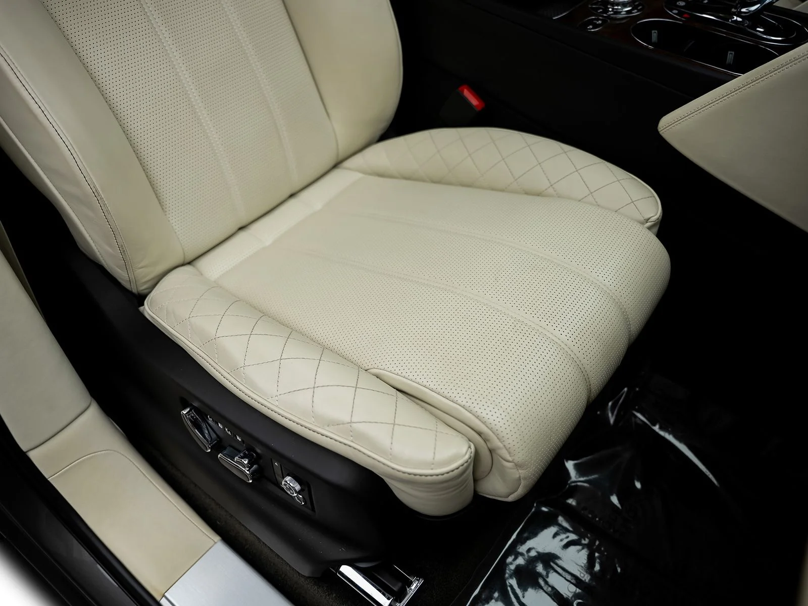Used 2018 Gray Bentley W12 image 33