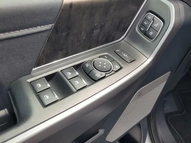Used 2025 Avalanche Ford XL image 9