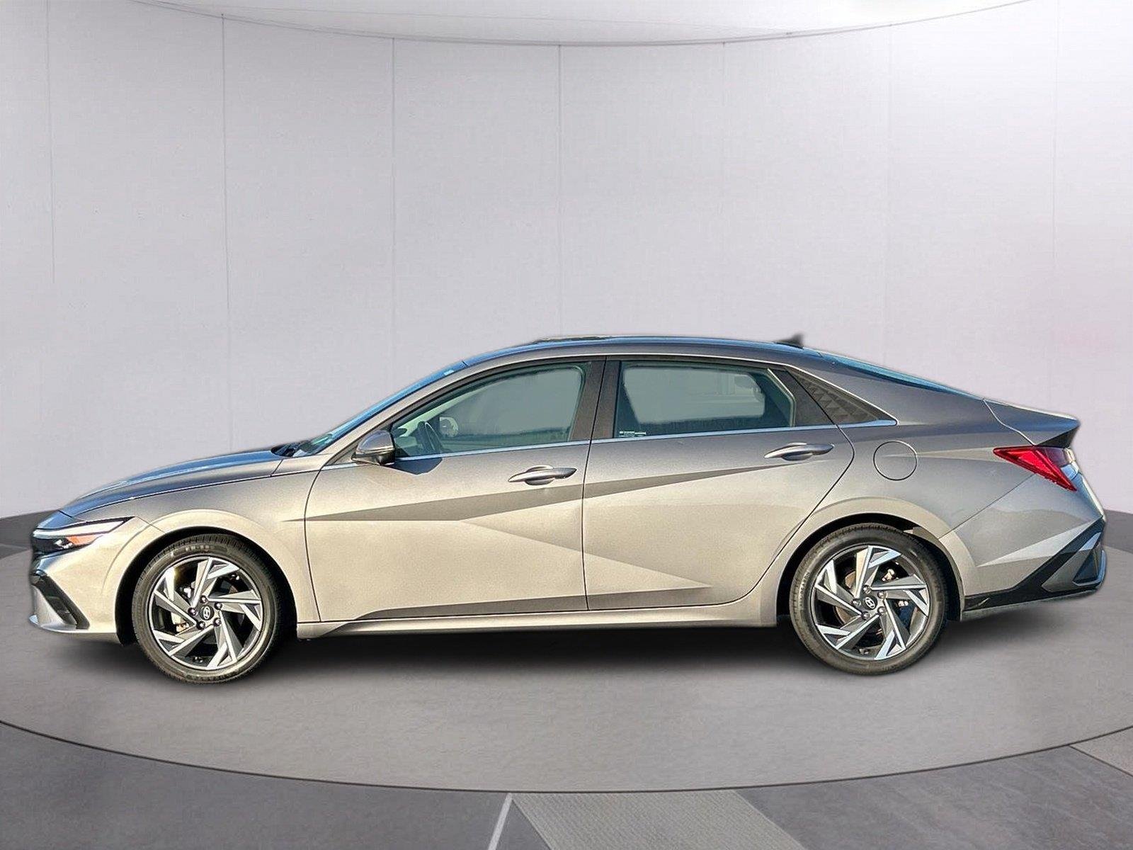 Used 2024 Fluid Metal Hyundai Limited image 2