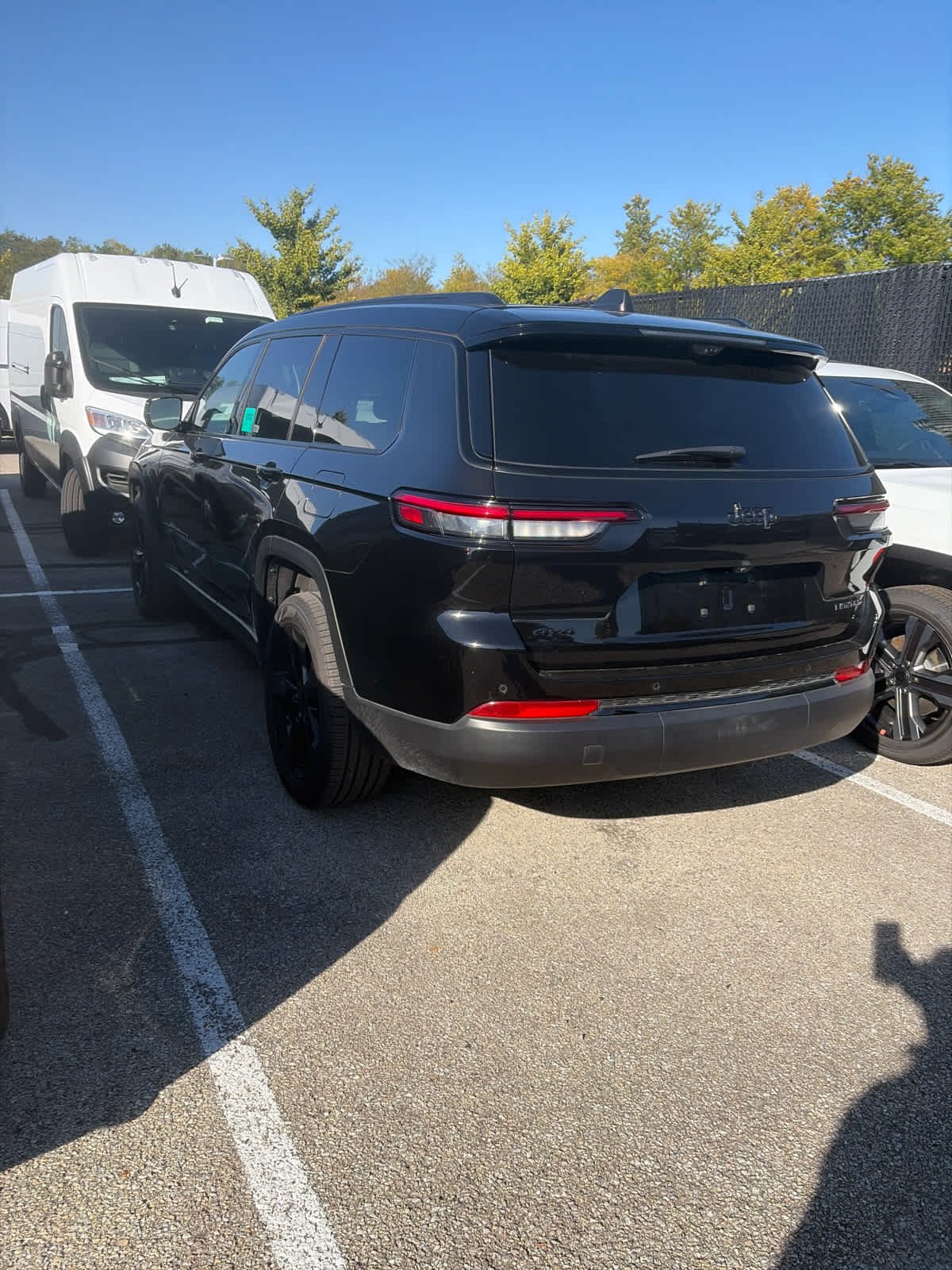 Used 2025 Diamond Black Crystal Pearlcoat Jeep Limited image 5