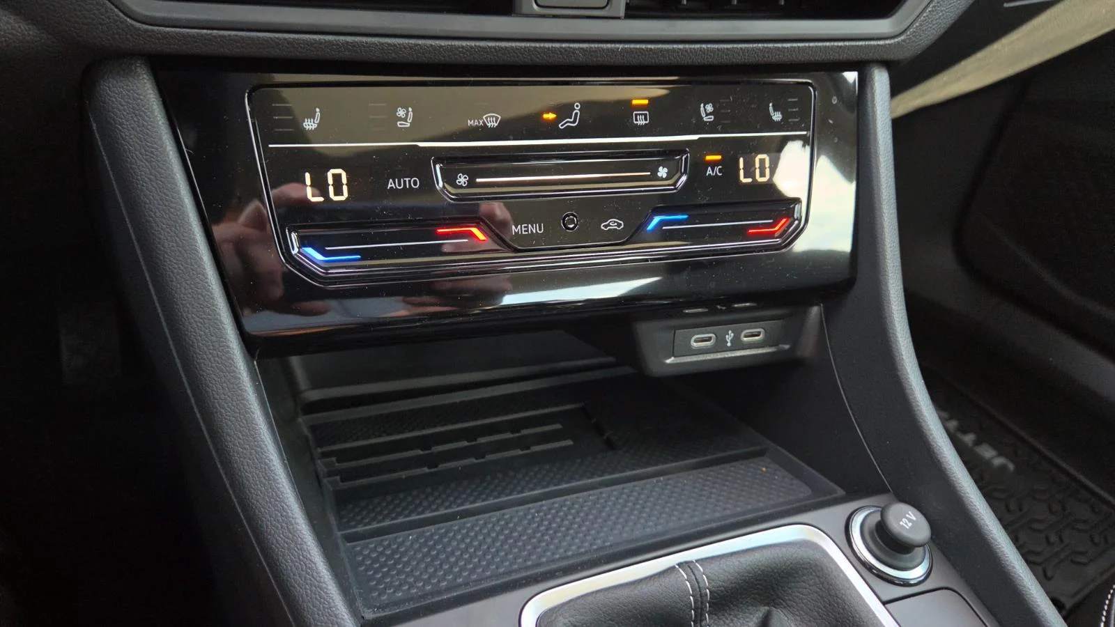 New 2026 Deep Black Pearl Volkswagen SEL image 33
