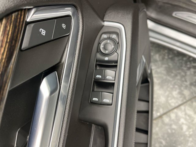 Used 2023 Sterling Metallic GMC SLE image 10