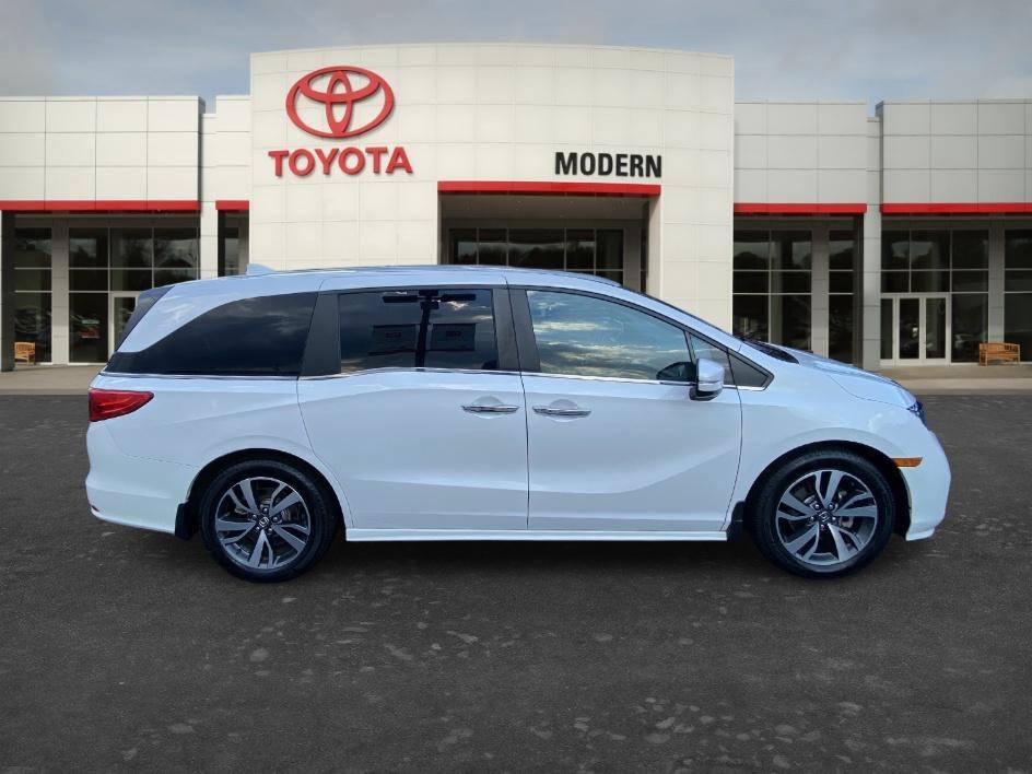 Used 2024 Platinum White Pearl Honda Touring image 4