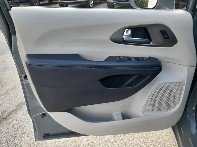 Used 2021 White Chrysler Touring L image 17