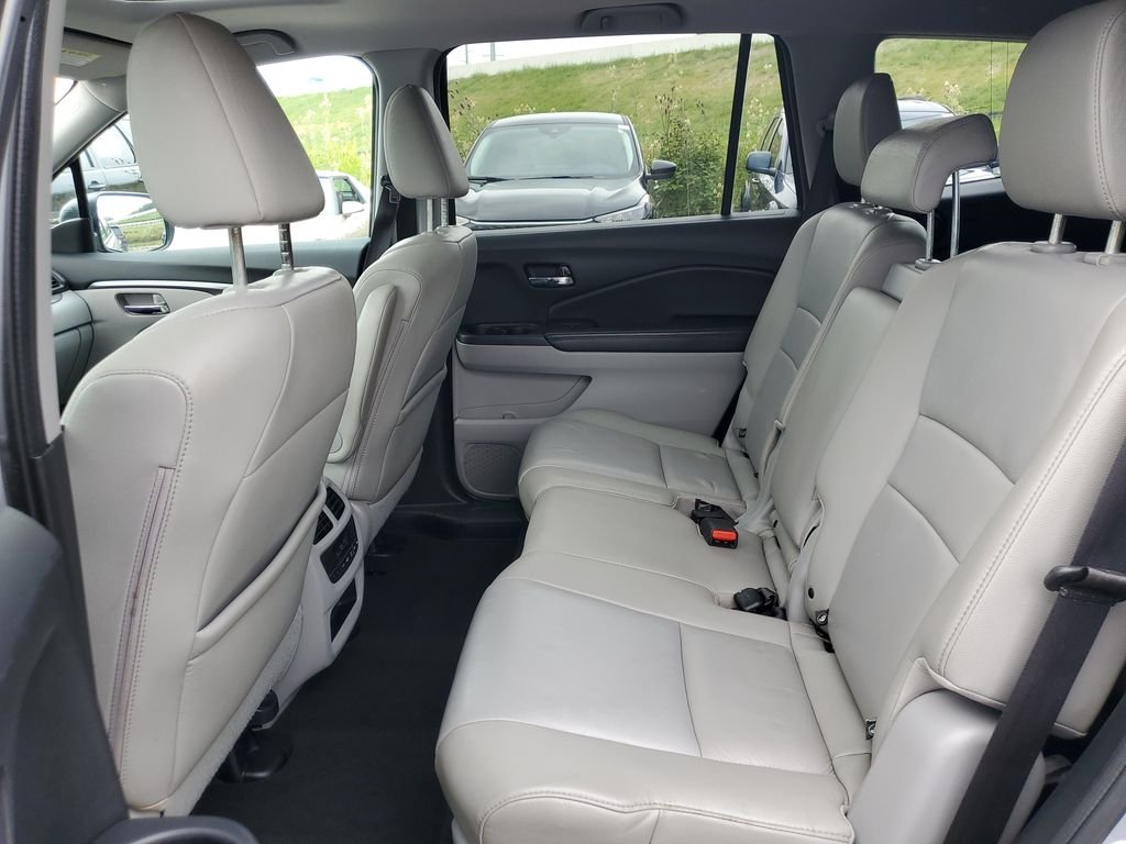 Used 2016 Lunar Silver Metallic Honda EX-L image 14