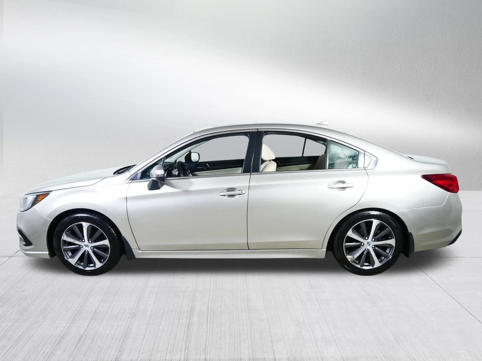 Used 2018 Tungsten Metallic Subaru Limited image 4