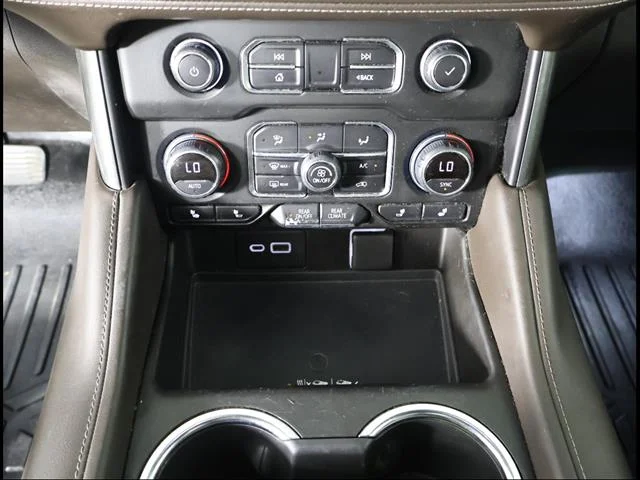 2021 Chevrolet Suburban Z71 - Photo 13