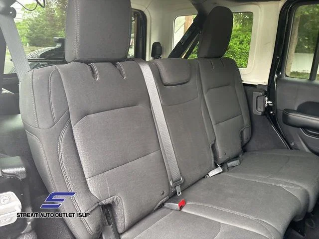 Used 2018 Black Jeep Unlimited Sahara image 14