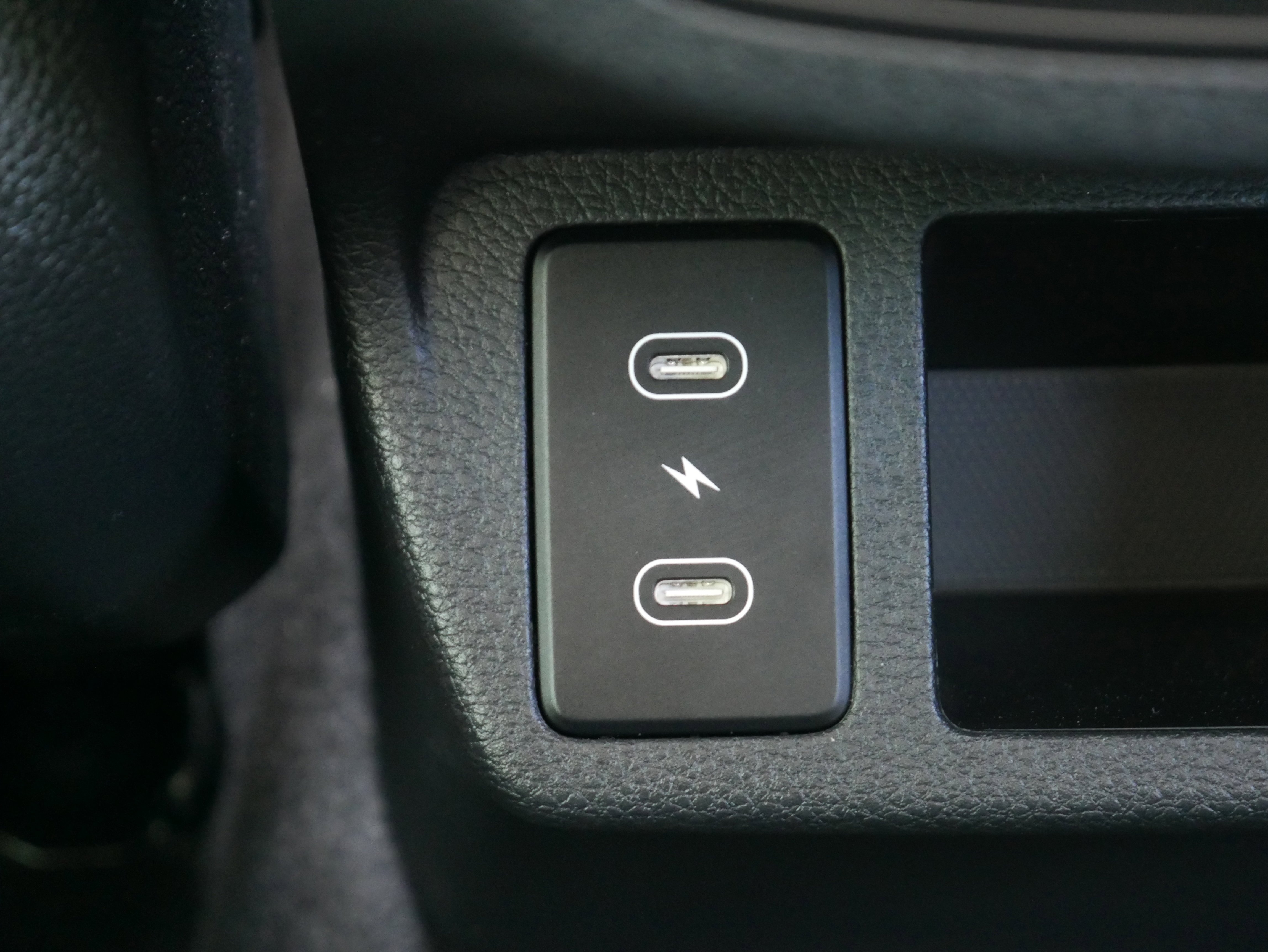 Used 2025 Neptune Blue Kia X-Line image 15