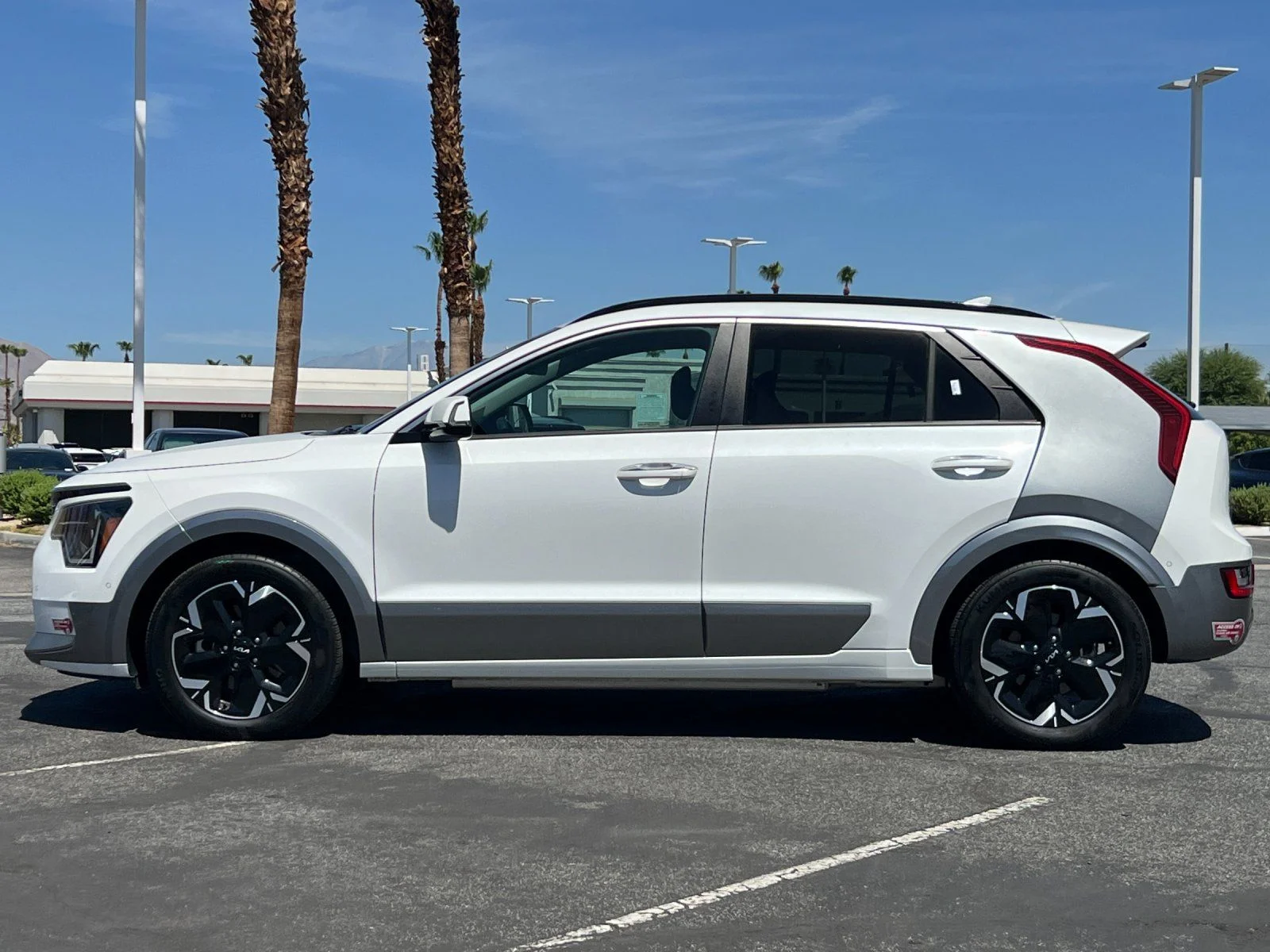 Certified Used 2023 White Kia Wave image 6