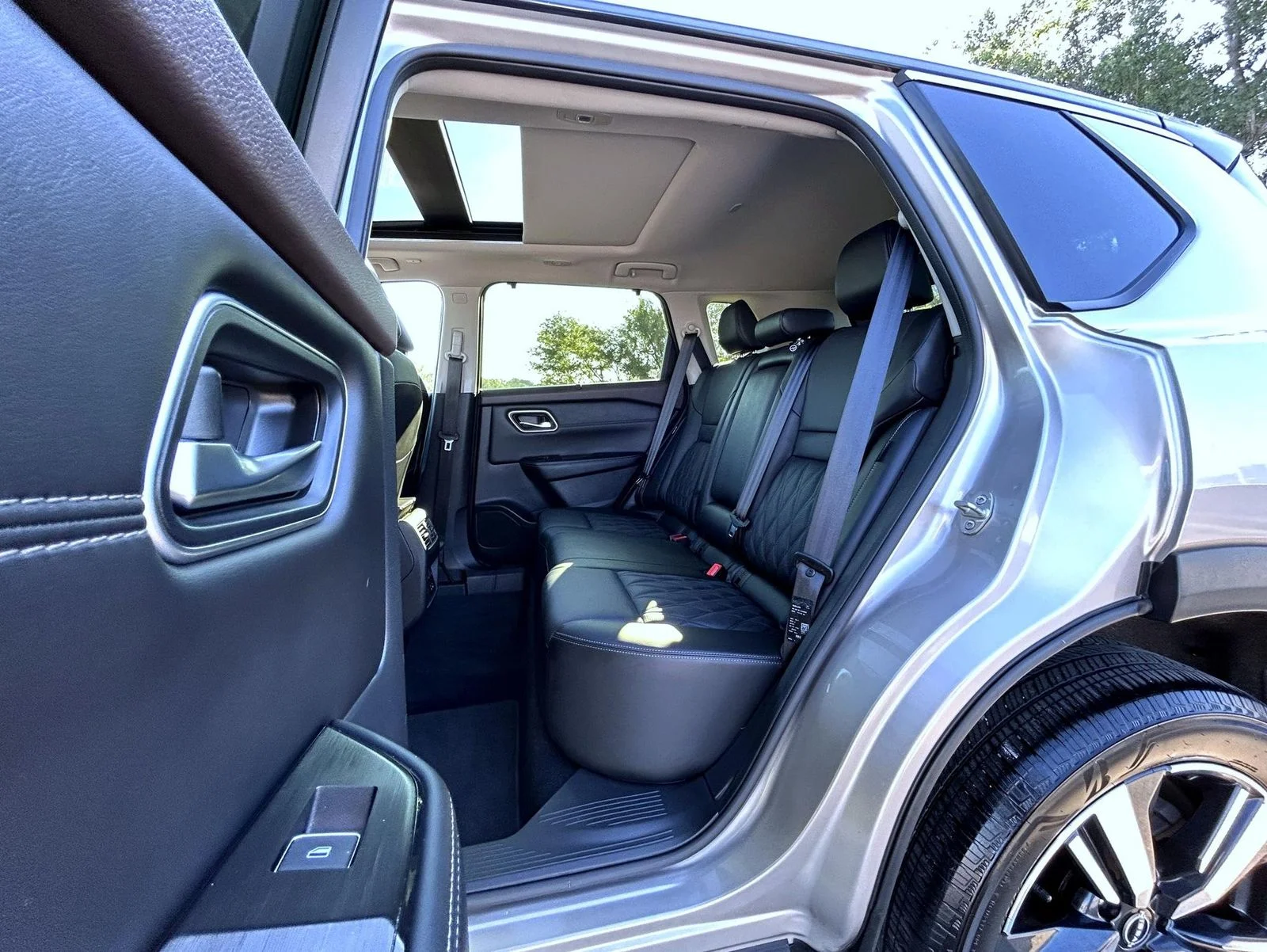 Certified Used 2023 Gold Nissan Platinum image 19