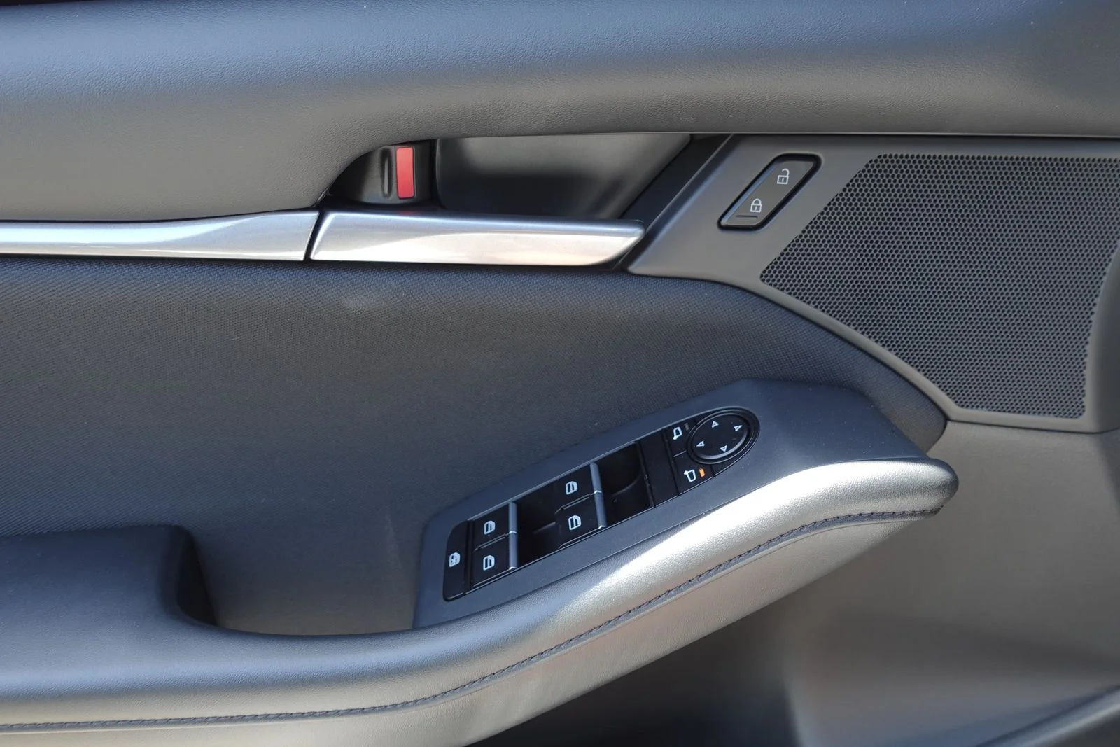 2026 Mazda Mazda3 S - Photo 16