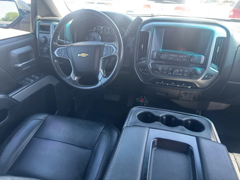Used 2018 GRAPHITE METALLIC Chevrolet LT image 15