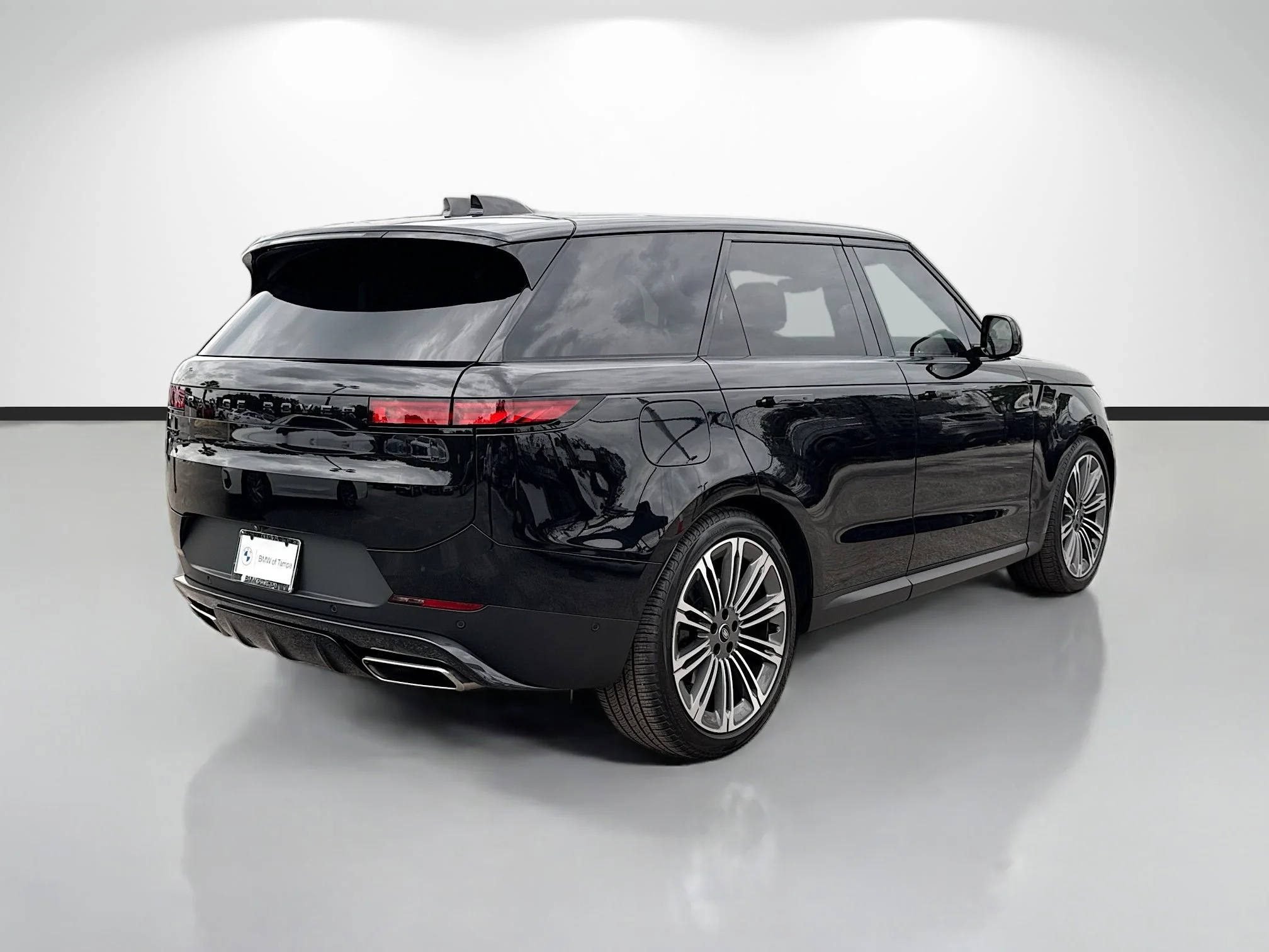 Used 2024 Santorini Black Metallic Land Rover SE image 3