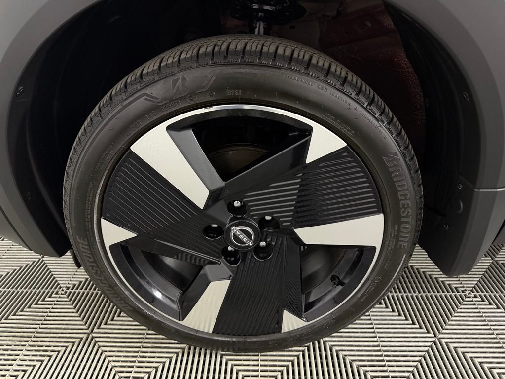 Used 2025 Red Nissan SR image 11