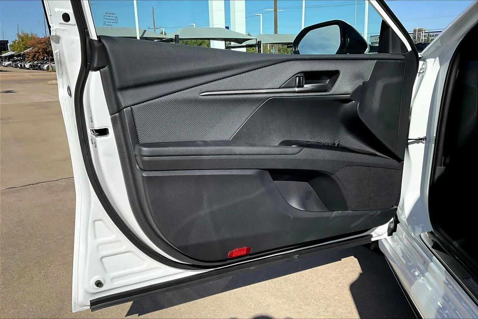 2026 Toyota Camry SE - Photo 10