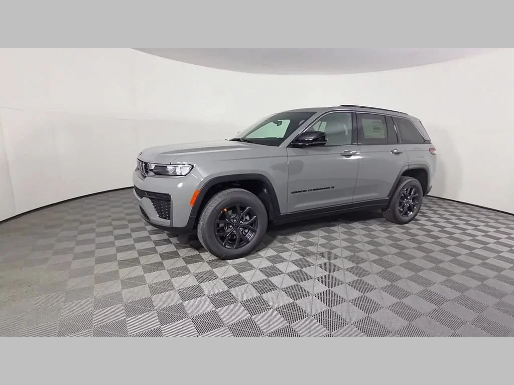 New 2027 Sting-Gray Clearcoat Jeep Laredo Altitude image 35