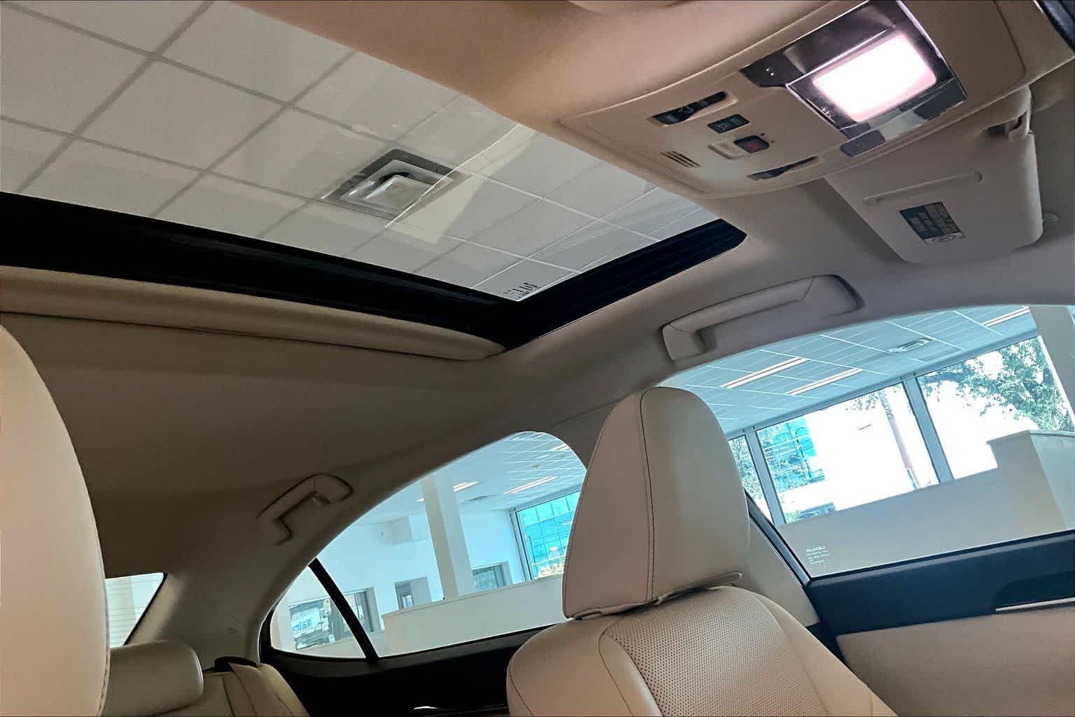 Used 2018 Atomic Silver Lexus  image 12