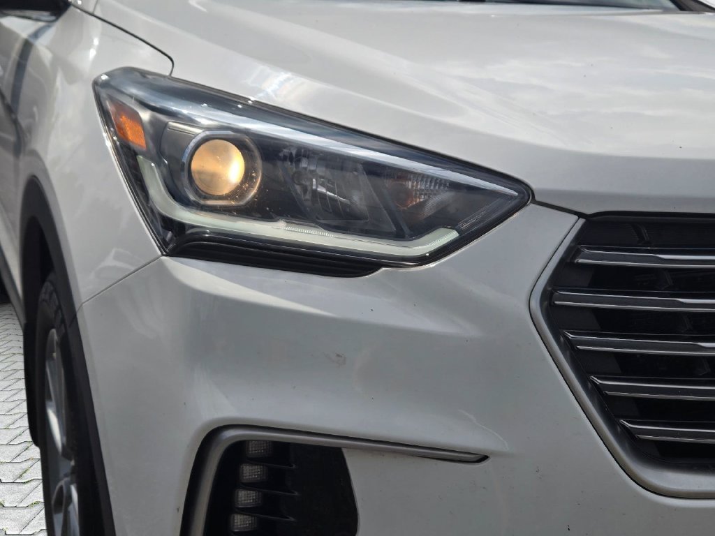 Used 2017 White Hyundai SE image 2