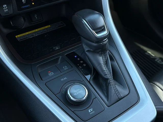 2020 Toyota RAV4 Limited - Photo 28