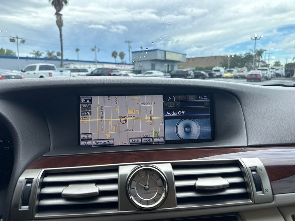 Used 2014 White Lexus 460 image 18