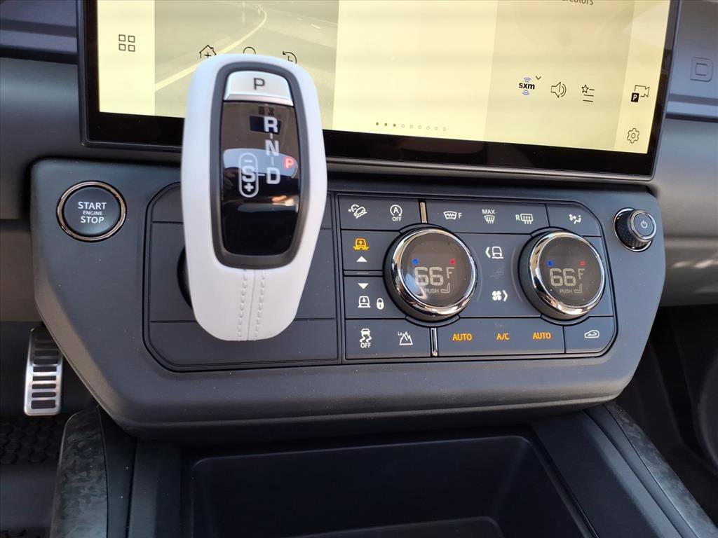 New 2026 Borasco Grey Metallic Land Rover OCTA image 18