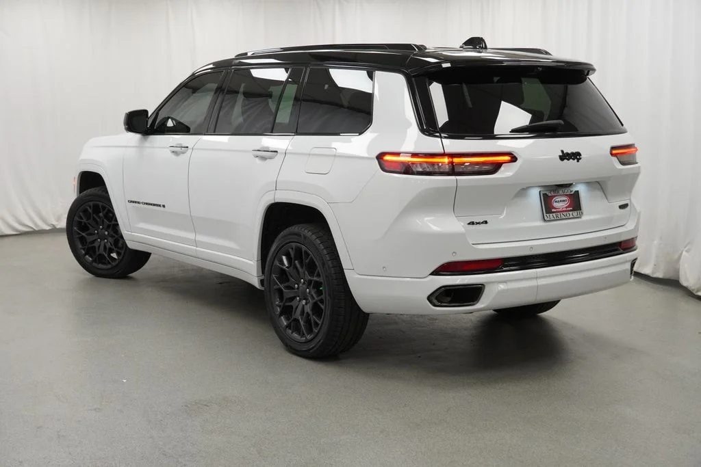 Used 2025 White Jeep Summit Reserve image 15