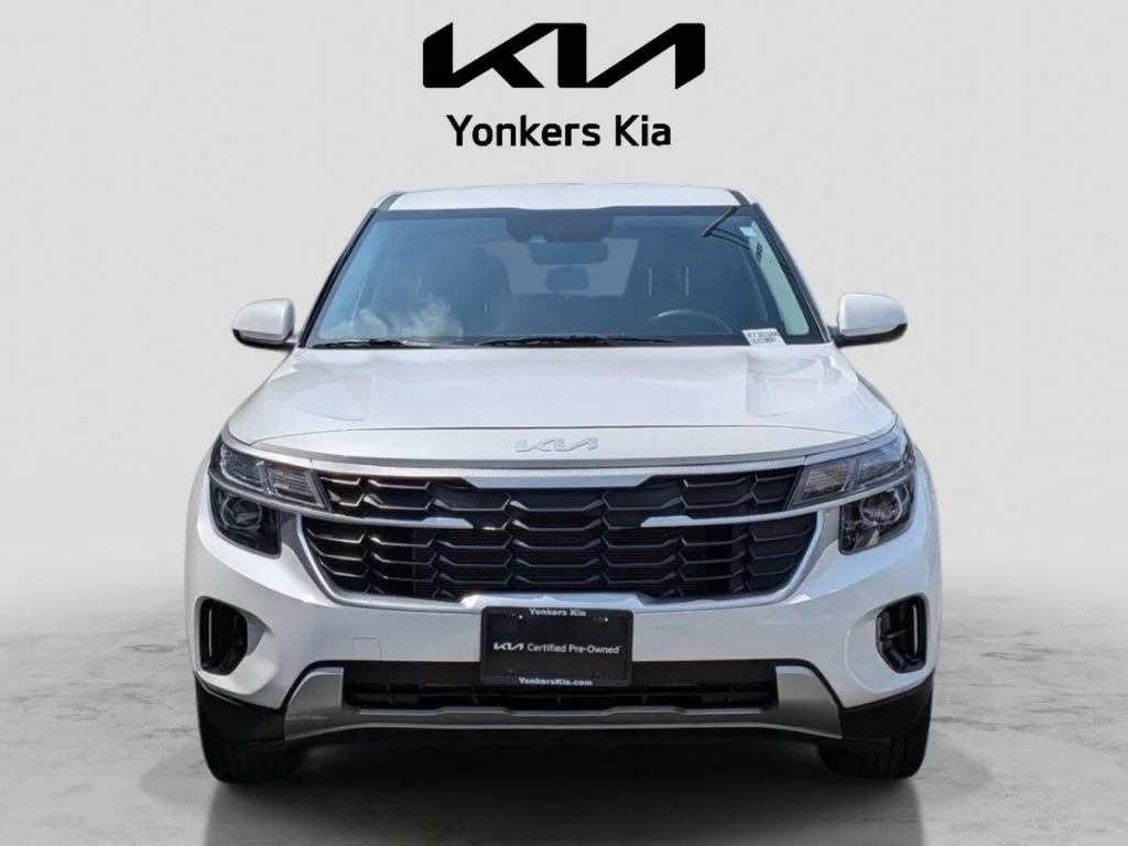 Used 2024 White Kia LX image 3