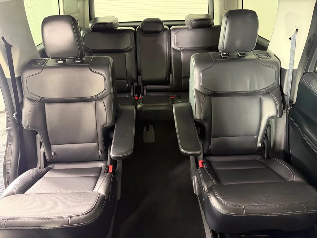 Used 2025 Black Ford Platinum image 18
