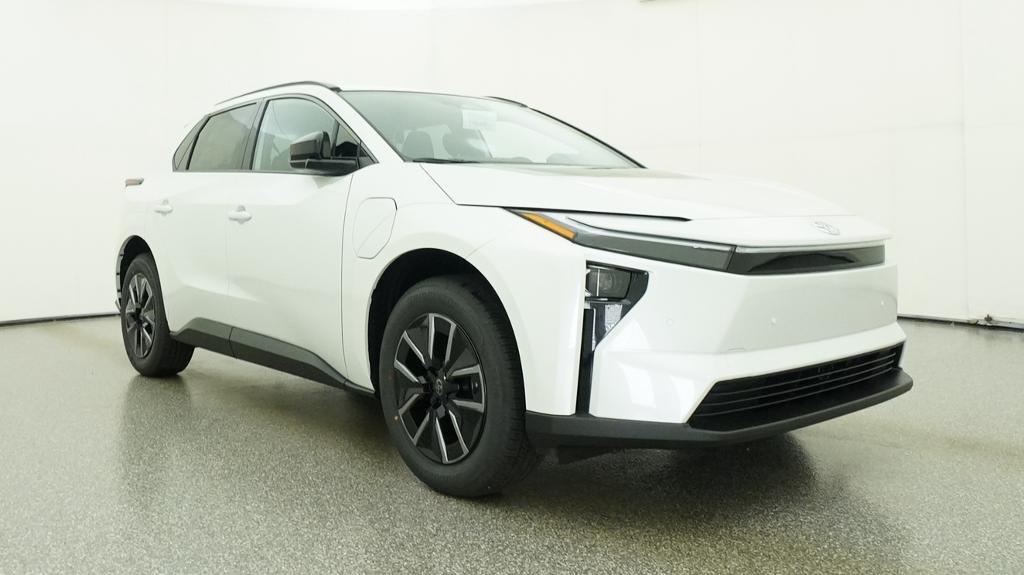 New 2027 Wind Chill Pearl Toyota XLE image 9