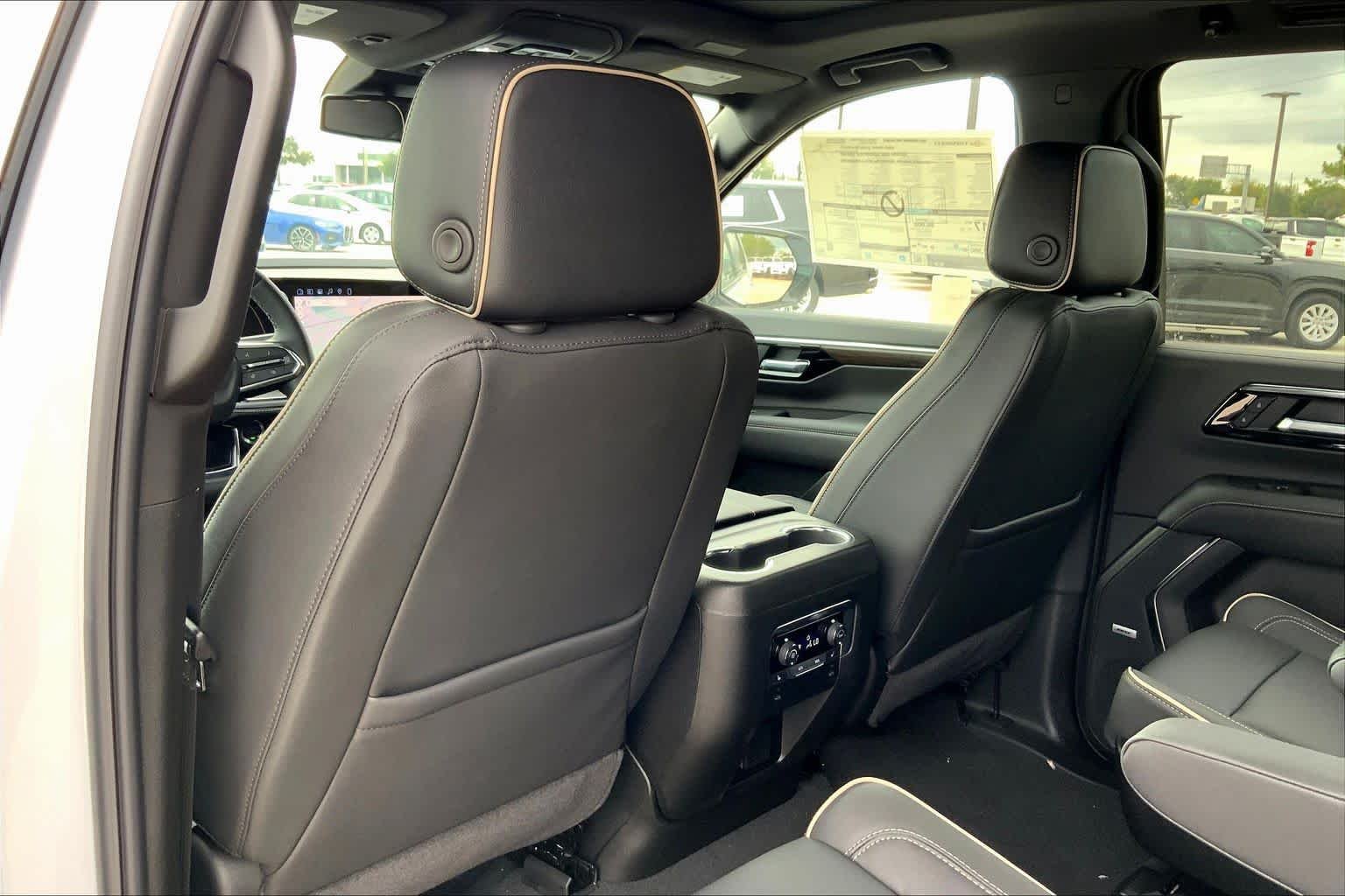 2026 Chevrolet Suburban Premier - Photo 22