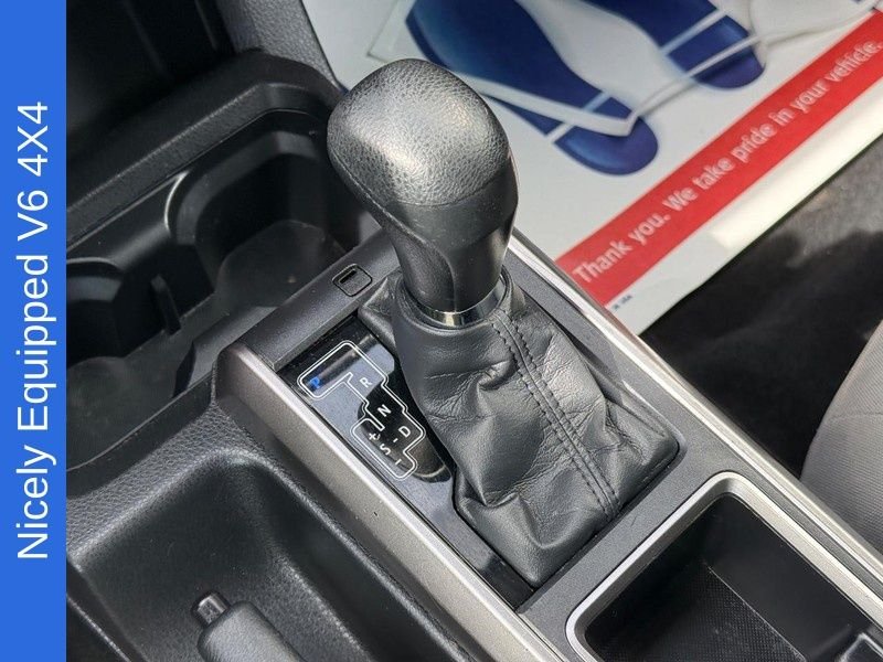 Used 2022 White Toyota SR5 image 26