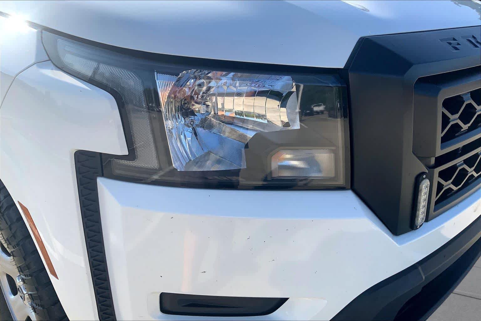 Used 2022 Glacier White Nissan S image 24