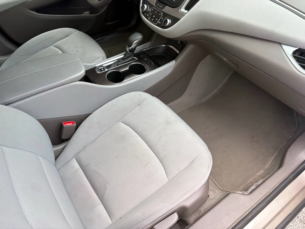 Used 2023 Gray Metallic Chevrolet LT image 27