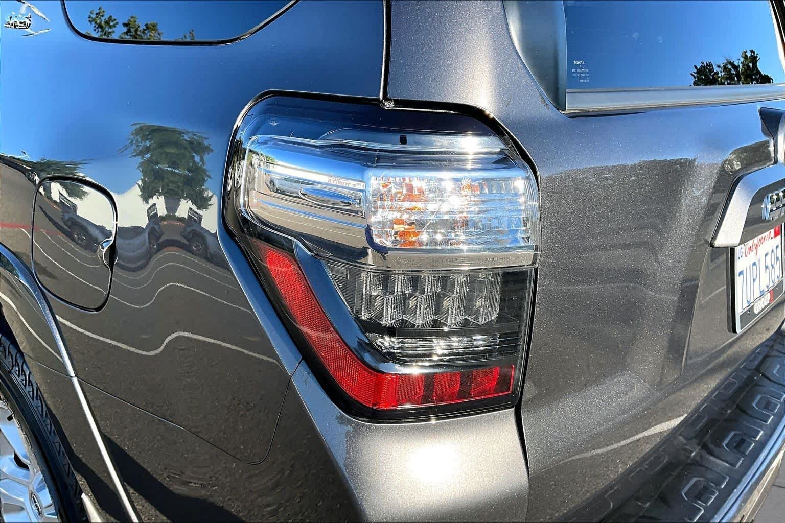 Used 2016 Magnetic Gray Metallic Toyota SR5 Premium image 28