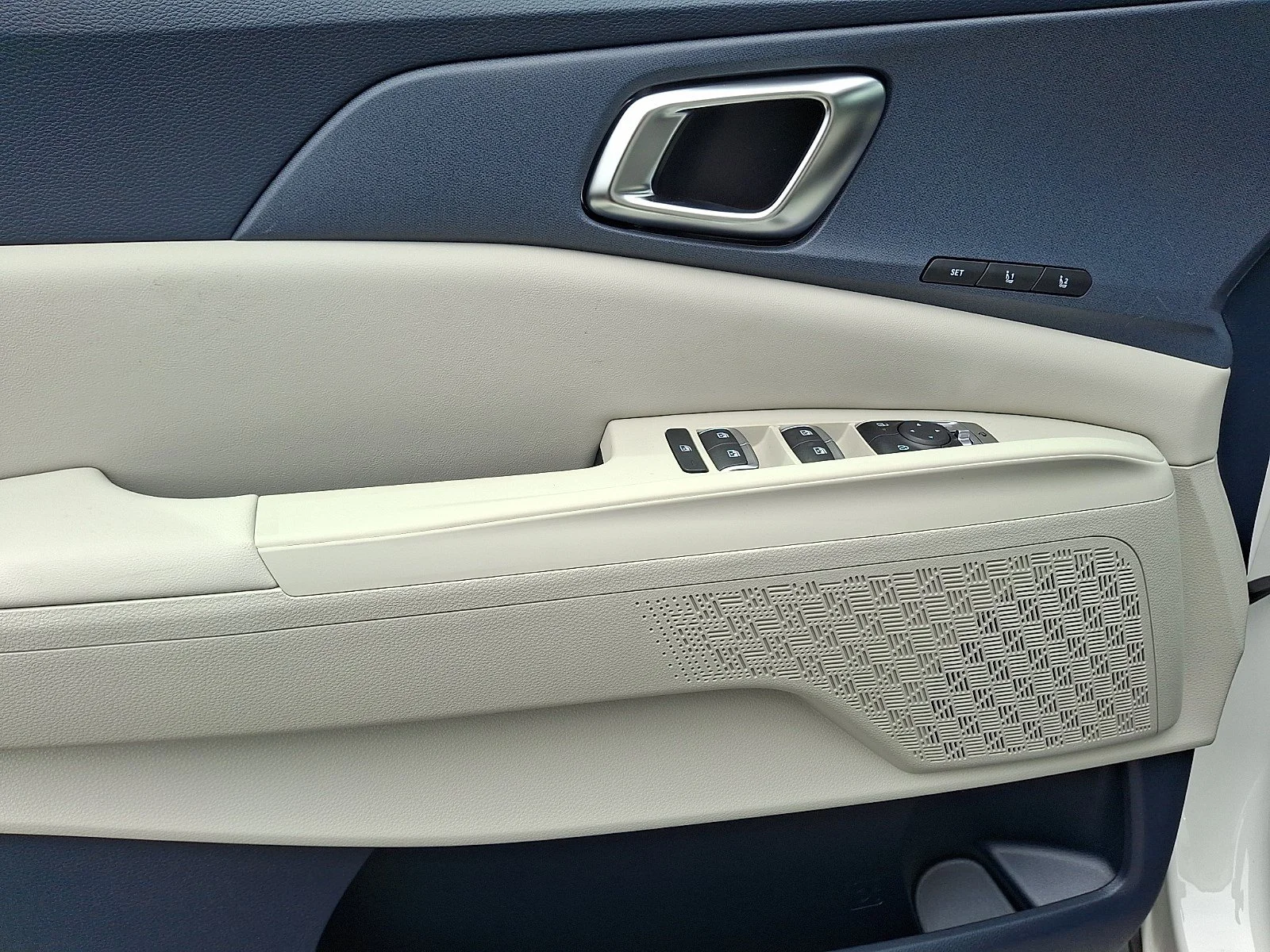 New 2026 Snow White Pearl Kia EX image 5