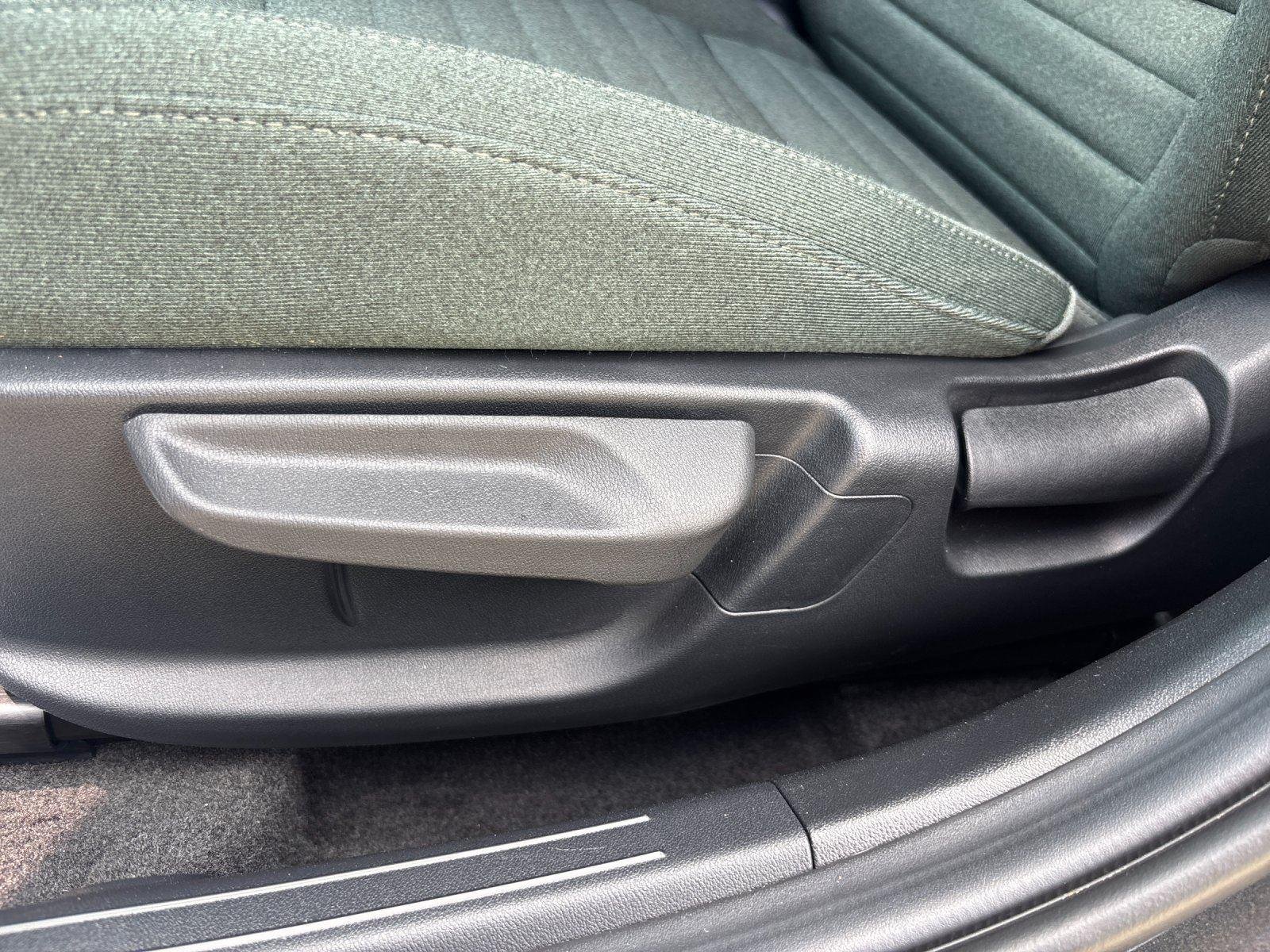 Used 2025 Interstellar Gray Kia EX image 16