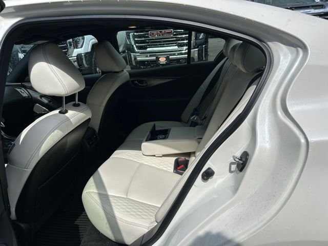 Used 2019 White INFINITI Red Sport 400 image 10