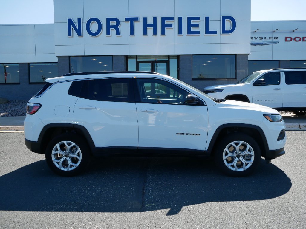 Certified Used 2025 Bright White Clearcoat Jeep Latitude image 1